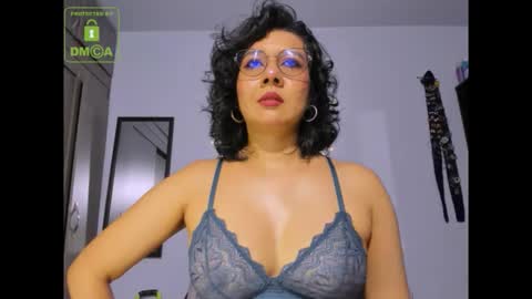 Snapshot of eva_rain01 chatting on 29, 10, 2025 Eva online show from 29, 10, 2025