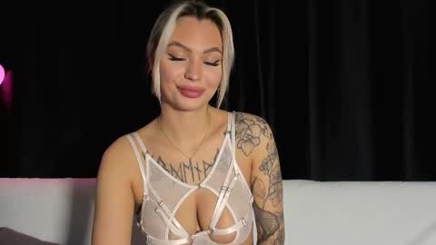 Snapshot of eva_re chatting on 25, 11, 2025 Eva online show from 25, 11, 2025