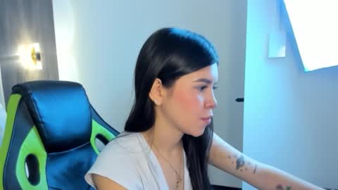 E V A  online show from 23, 2, 2026