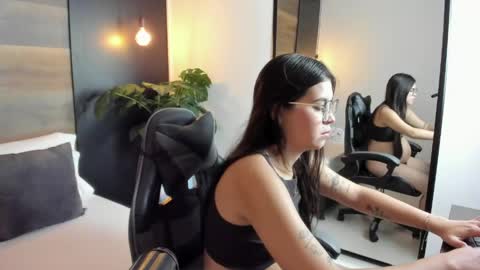 Snapshot of eva_swan_ chatting on 12, 5, 2026 E V A online show from 12, 5, 2026