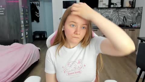 Snapshot of eva_tomiok chatting on 22, 12, 2024 Eva online show from 22, 12, 2024