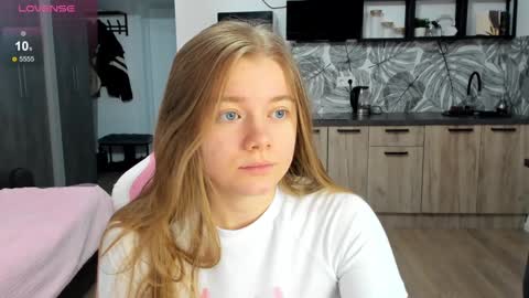 Snapshot of eva_tomiok chatting on 4, 1, 2025 Eva online show from 4, 1, 2025