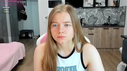Snapshot of eva_tomiok chatting on 5, 1, 2025 Eva online show from 5, 1, 2025