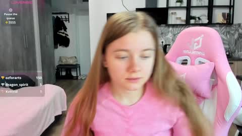 Snapshot of eva_tomiok chatting on 5, 1, 2025 Eva online show from 5, 1, 2025