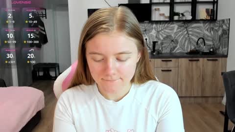 Snapshot of eva_tomiok chatting on 8, 1, 2025 Eva online show from 8, 1, 2025