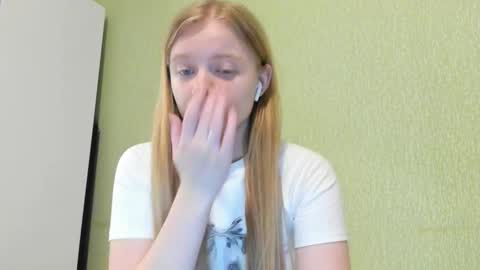 Snapshot of eva_tomiok chatting on 8, 10, 2025 Eva online show from 8, 10, 2025