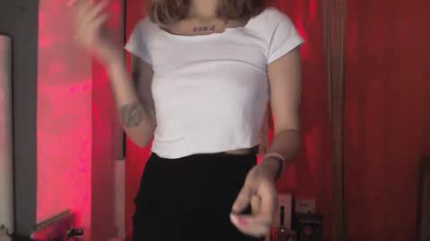 Snapshot of eva_viulet chatting on 1, 2, 2026 MISS EVY online show from 1, 2, 2026