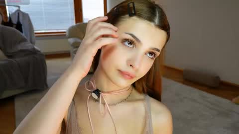 Snapshot of eva_zill_blossom chatting on 4, 4, 2026 Hello my name is Eva its my first day here online show from 4, 4, 2026