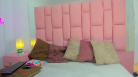 evaa_white online show from 1, 12, 2025