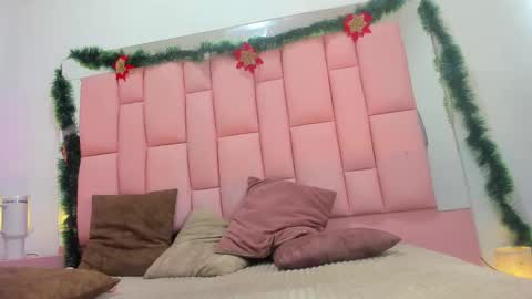 evaa_white online show from 18, 12, 2025