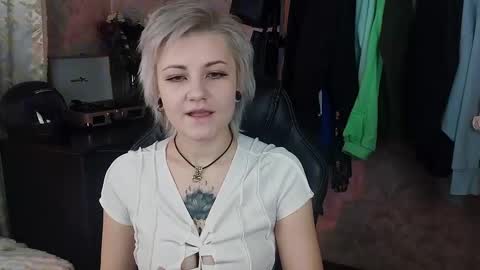 Snapshot of evabrownie chatting on 2, 2, 2025 Eva Brownie online show from 2, 2, 2025