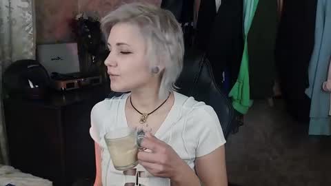 Snapshot of evabrownie chatting on 2, 2, 2025 Eva Brownie online show from 2, 2, 2025