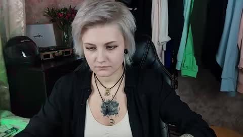 Snapshot of evabrownie chatting on 5, 2, 2025 Eva Brownie online show from 5, 2, 2025