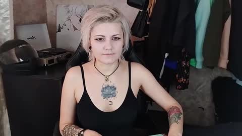 Snapshot of evabrownie chatting on 4, 3, 2025 Eva Brownie online show from 4, 3, 2025