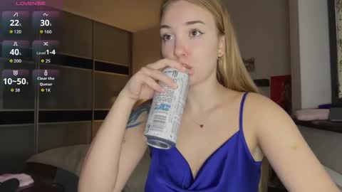 evacarter1 online show from 11, 10, 2025