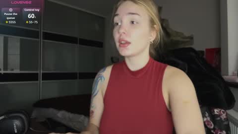 evacarter1 online show from 16, 10, 2025