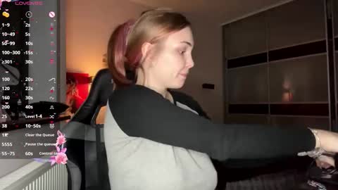 evacarter1 online show from 30, 11, 2025