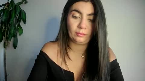 evacollins12 online show from 28, 1, 2025