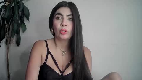 evacollins12 online show from 31, 1, 2025