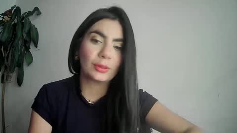 evacollins12 online show from 3, 2, 2025
