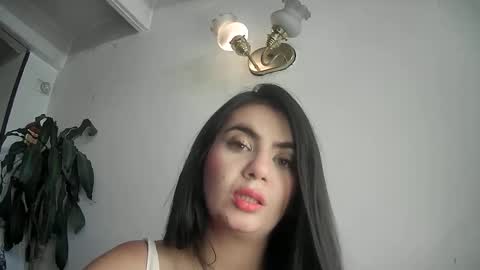 evacollins12 online show from 4, 2, 2025