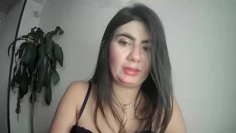 evacollins12 online show from 6, 2, 2025