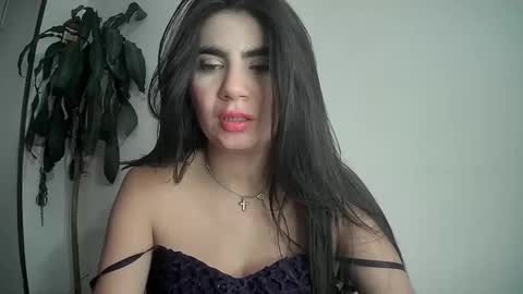 evacollins12 online show from 6, 2, 2025
