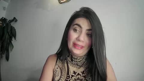 evacollins12 online show from 16, 2, 2025