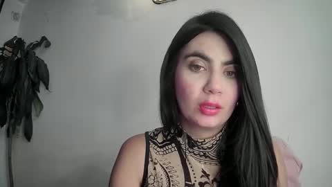 evacollins12 online show from 17, 2, 2025