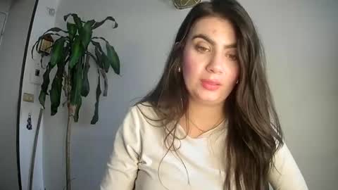 evacollins12 online show from 4, 3, 2025