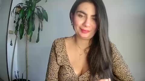 evacollins12 online show from 5, 3, 2025