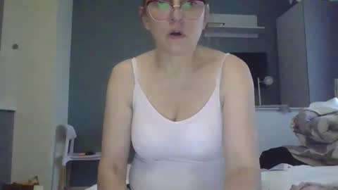 Snapshot of evaglad chatting on 4, 10, 2025 evaglad online show from 4, 10, 2025