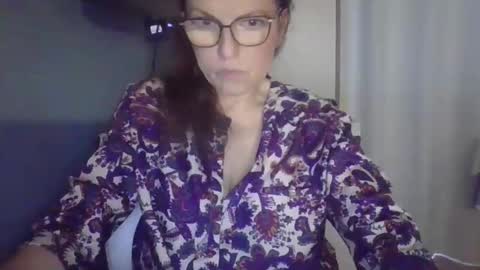 Snapshot of evaglad chatting on 8, 10, 2025 evaglad online show from 8, 10, 2025