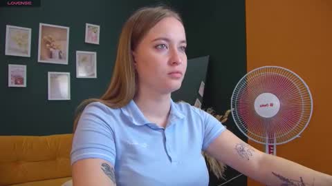 evahariss1 online show from 9, 9, 2025