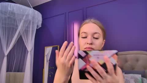 evahariss1 online show from 13, 9, 2025