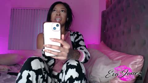 Snapshot of evajonez chatting on 27, 2, 2025 Eva online show from 27, 2, 2025