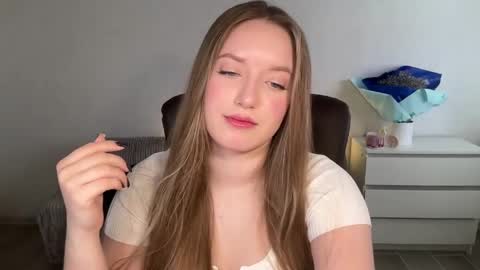 Snapshot of evajuly chatting on 17, 4, 2026 Eva online show from 17, 4, 2026