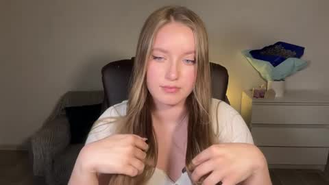 Snapshot of evajuly chatting on 20, 4, 2026 Eva online show from 20, 4, 2026