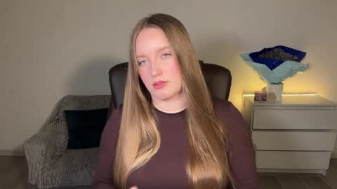 Snapshot of evajuly chatting on 8, 5, 2026 Eva online show from 8, 5, 2026
