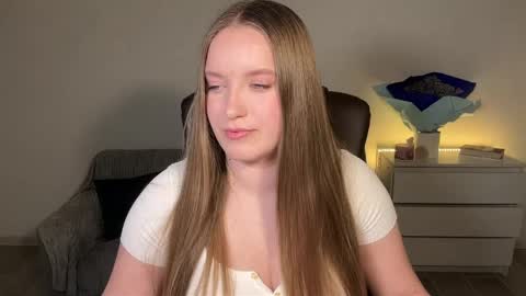 Snapshot of evajuly chatting on 9, 5, 2026 Eva online show from 9, 5, 2026