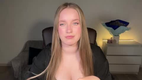 Snapshot of evajuly chatting on 11, 5, 2026 Eva online show from 11, 5, 2026