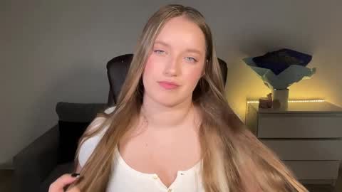 Snapshot of evajuly chatting on 4, 6, 2026 Eva online show from 4, 6, 2026