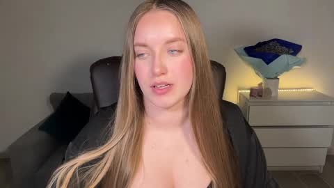 Snapshot of evajuly chatting on 6, 6, 2026 Eva online show from 6, 6, 2026