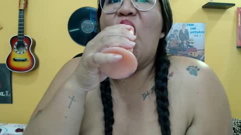 Snapshot of evaleribigtits18 chatting on 21, 1, 2025 evale online show from 21, 1, 2025