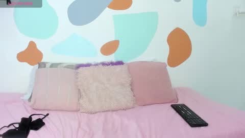 Snapshot of evalunna__ chatting on 24, 2, 2025  Eva Luna online show from 24, 2, 2025