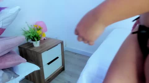 Snapshot of evalunna__ chatting on 25, 2, 2025  Eva Luna online show from 25, 2, 2025