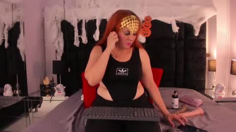Snapshot of evamilfxxx chatting on 18, 10, 2025 Eva  online show from 18, 10, 2025