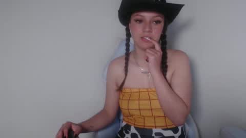 Snapshot of evangeline_petite chatting on 10, 10, 2025 eva online show from 10, 10, 2025