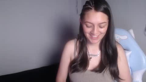 Snapshot of evangeline_petite chatting on 13, 11, 2025 eva online show from 13, 11, 2025