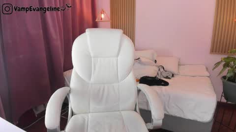 Eva Vamp online show from 9, 9, 2025